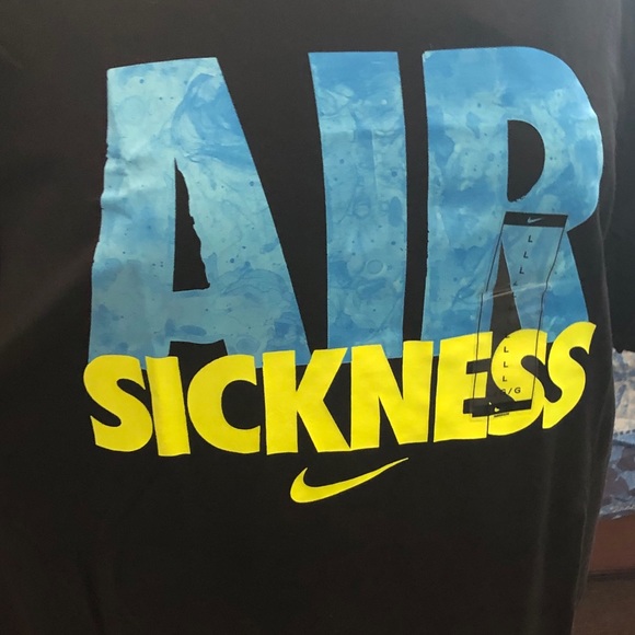 Nike Men’s T-Shirt - Picture 2 of 6